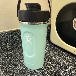 Hydro Flask Mint Green Shaker Bottle